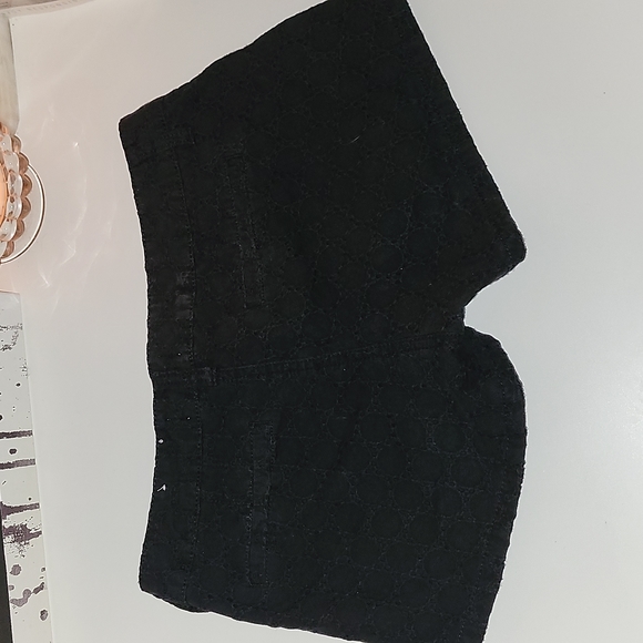 EUC SO Chino shortie shorts in perforated black, sz 1 - Picture 6 of 6